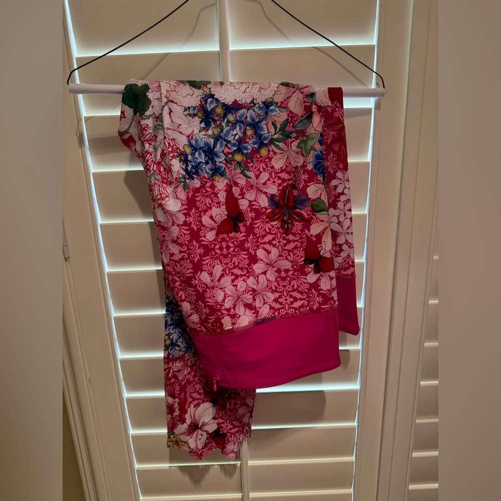 Johnny Was Pink floral active leggings only worn once